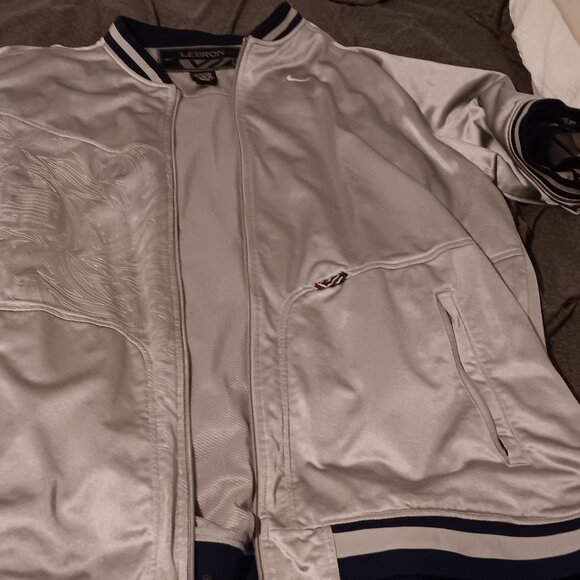 Nike LeBron Signature Collection Short-sleeved warmup jacket - Picture 4 of 4